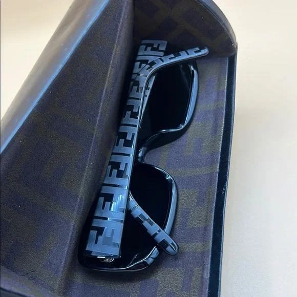 Used - FENDI FS5131 RX Sunglasses - Picture 3 of 15